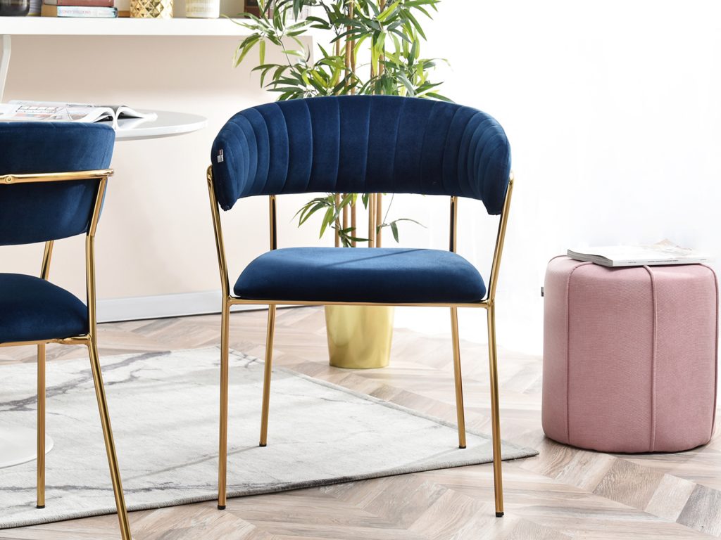Designerskie krzesło MALE w granatowym kolorze - idealne do każdego stylowego wnętrza