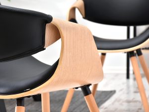 Dzięki swojej niecodziennej bryle, krzesło BENT prezentuje się wyjątkowo nowocześnie, a co za tym idzie - wspaniale podkreśli aranżację każdego oryginalnego wnętrza