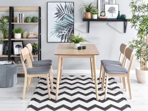 Niewielkich rozmiarów stół BELEN to idealne rozwiązanie do wszystkich małych mieszkań, w których liczy się zarówno funkcjonalność, jak również design