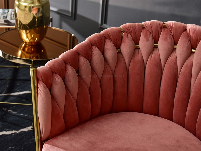krzesło fotelowe ROSA w kolorze różowym to idealna propozycja do salonu w stylu glam