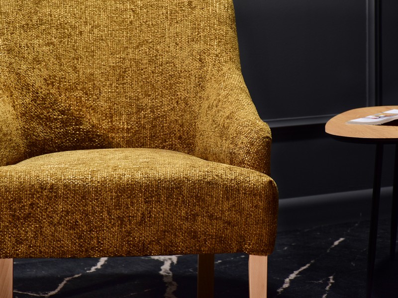 fotele ROSEN w kolorze bursztynu tkanina plecionka żółty musztardowy miodowy wygodny w stylu PRL kubełkowe siedzisko
