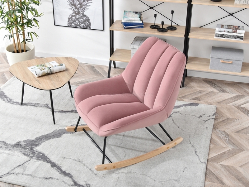 fotel bujany szeroki komfortowy BERTA nowoczesny do salonu do sypialni na biegunach różowy pastelowy różowy wygodny bujak