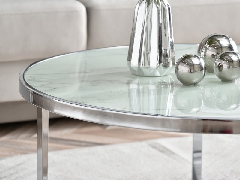 szklany stolik kawowy do salonu blat ze szkła biały marmur chrom nowoczesny styl glamour eleganckie wnętrze luksusowy salon