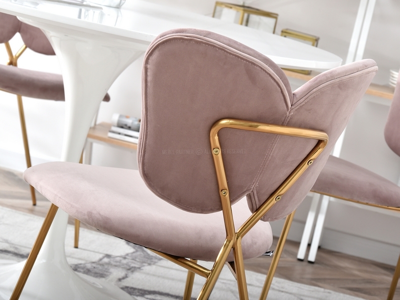 pudrowe nowoczesne krzesło WINGS do jadalni złoty stelaż welurowe tapicerowanie pudrowy róż pastelowe skrzydła nowoczesne 