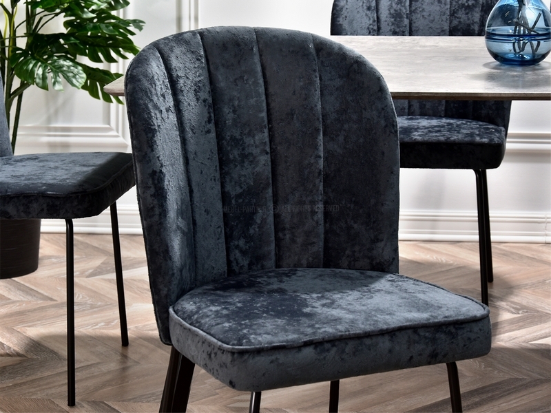 eleganckie krzesło tapicerowane tkaniną typu welur do nowoczesnej jadalni w stylu glamour komfortowe wygodne