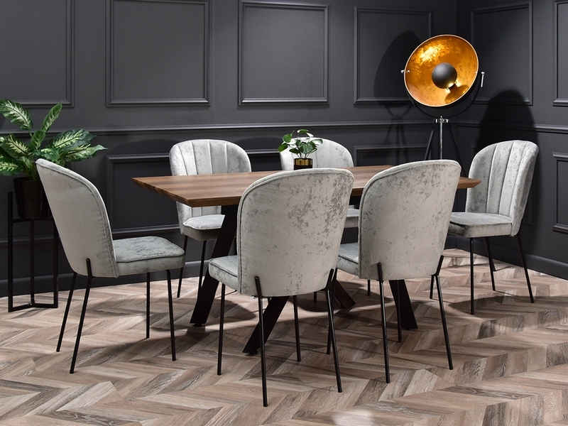 krzesło tapicerowane OLTA welur aksamit jasny szary przyjemny w dotyku wygodny komfortowy nowoczesny cztery metalowe nogi malowane proszkowo na czarno