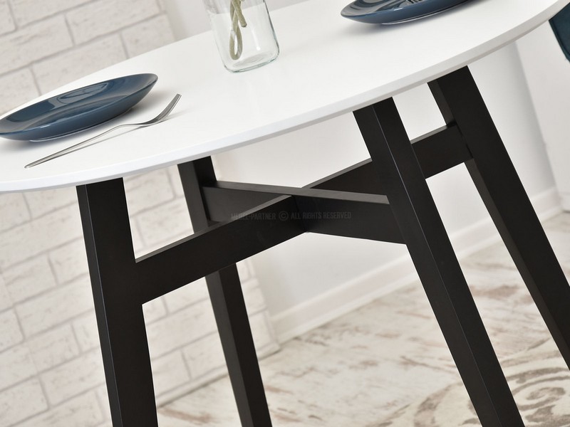 efektowny stół do jadalni CROSS biały okrągły czarna podstawa cztery drewniane nogi nowoczesny stylowy do nowoczesnego salonu