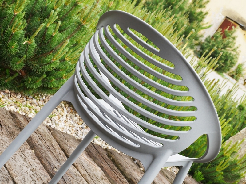 ażurowe krzesło na balkon na taras do kuchni ogrodowe tarasowe BORIA szare nowoczesne komfortowe wygodne